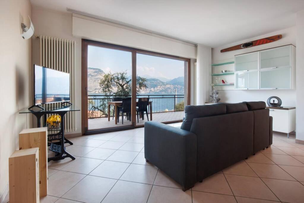 Villa Mimosa-Con Piscina E Vista Lago Бренцоне-суль-Гарда Экстерьер фото