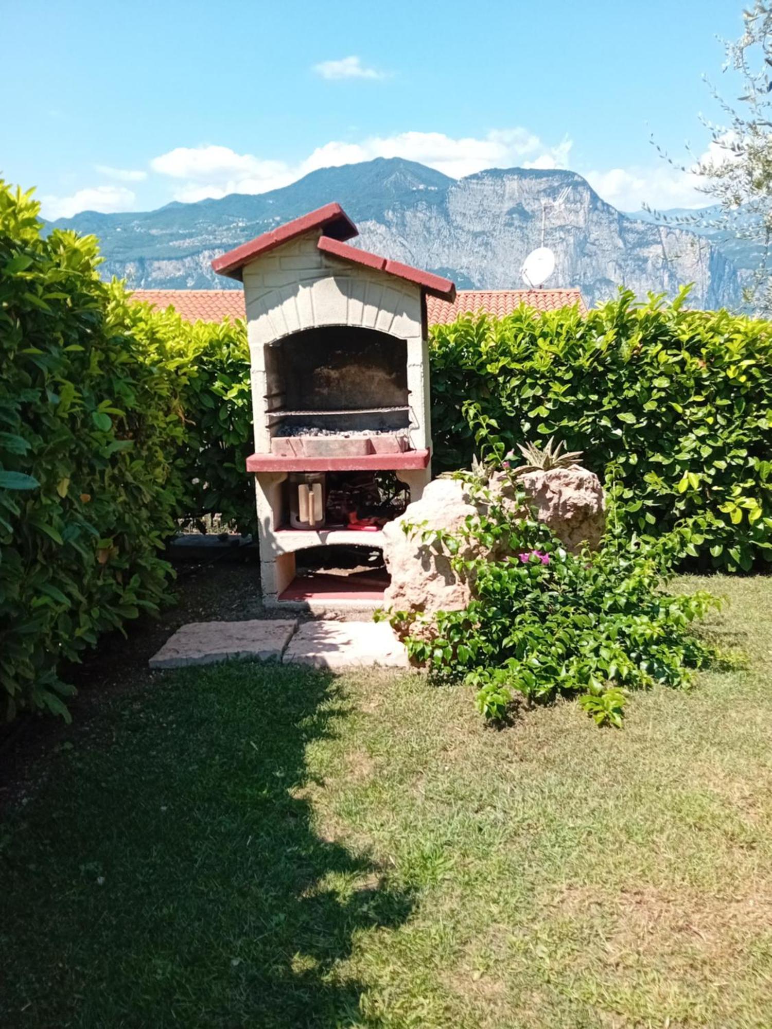 Villa Mimosa-Con Piscina E Vista Lago Бренцоне-суль-Гарда Экстерьер фото